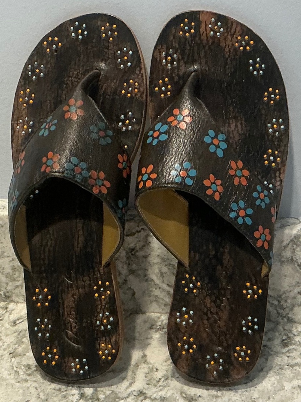 New in Bag Arden B brown leather with handpainted floral flip flops Sz 7